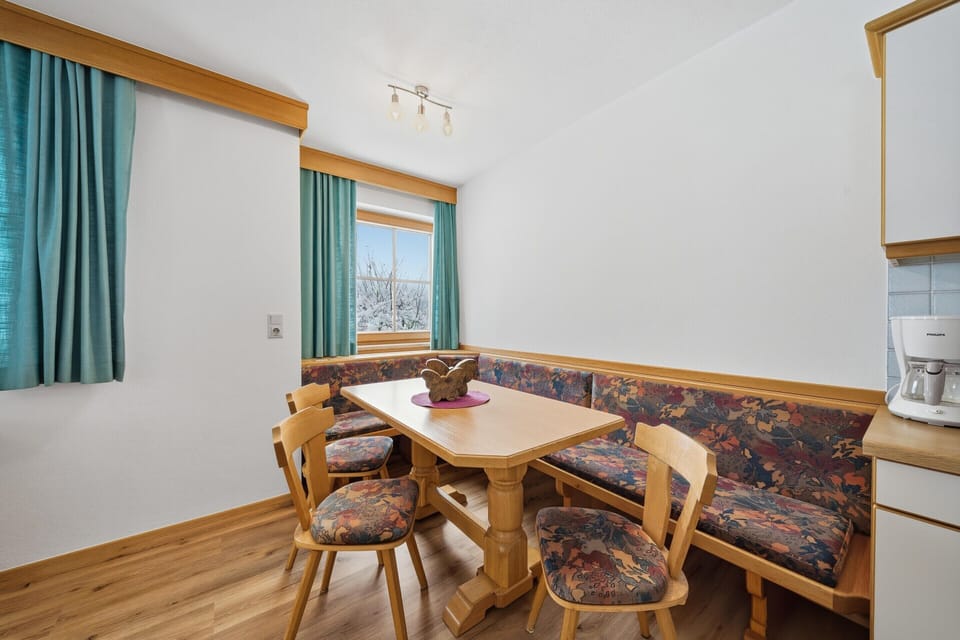 Apartment | Dining