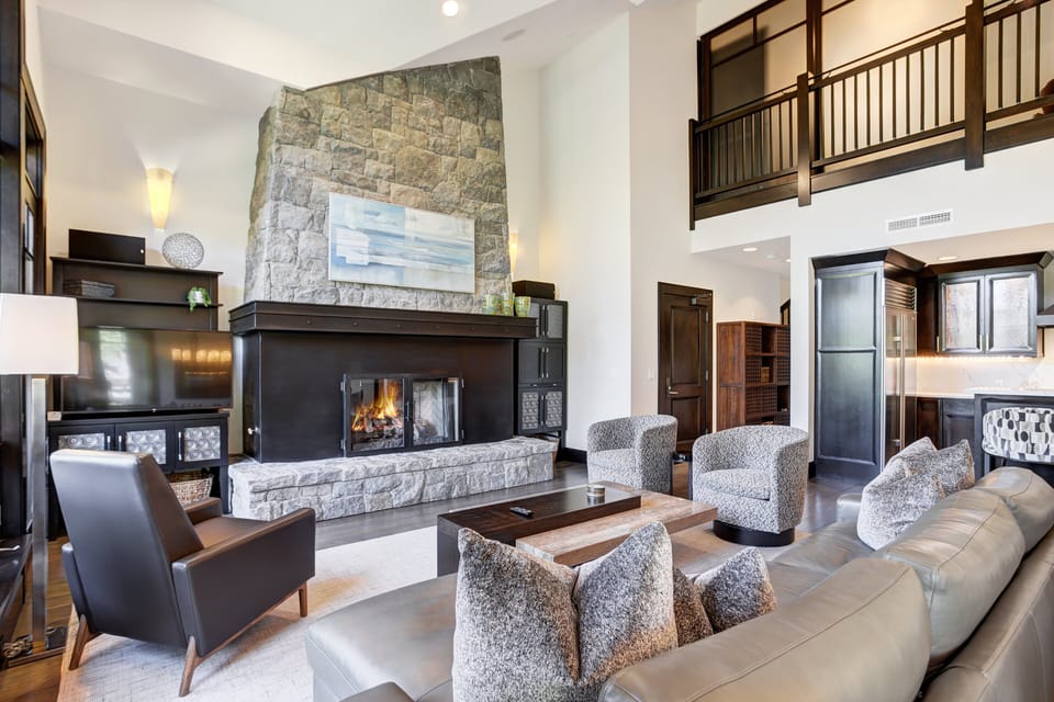 Condo, 3 Bedrooms | Living area | Smart TV