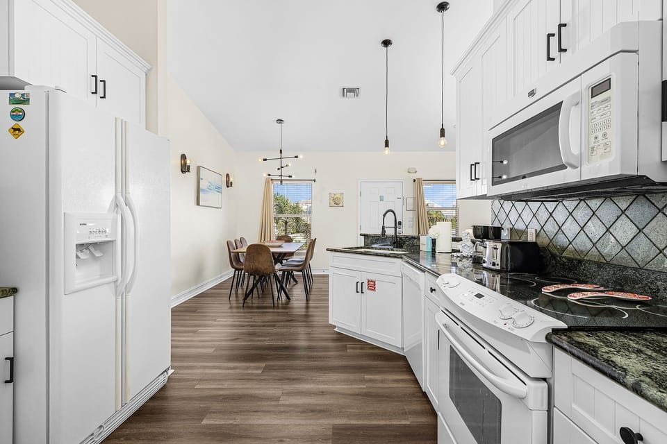 House, 3 Bedrooms | Private kitchen | Coffee/tea maker, fridge, oven, toaster