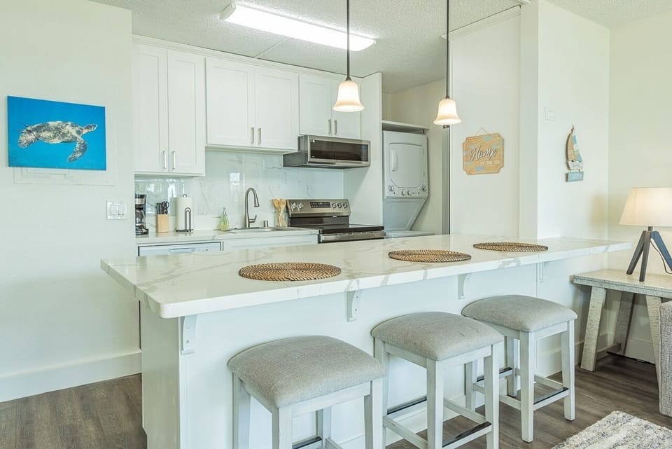 Condo, 1 Bedroom | Private kitchen | Coffee/tea maker, fridge, oven, toaster