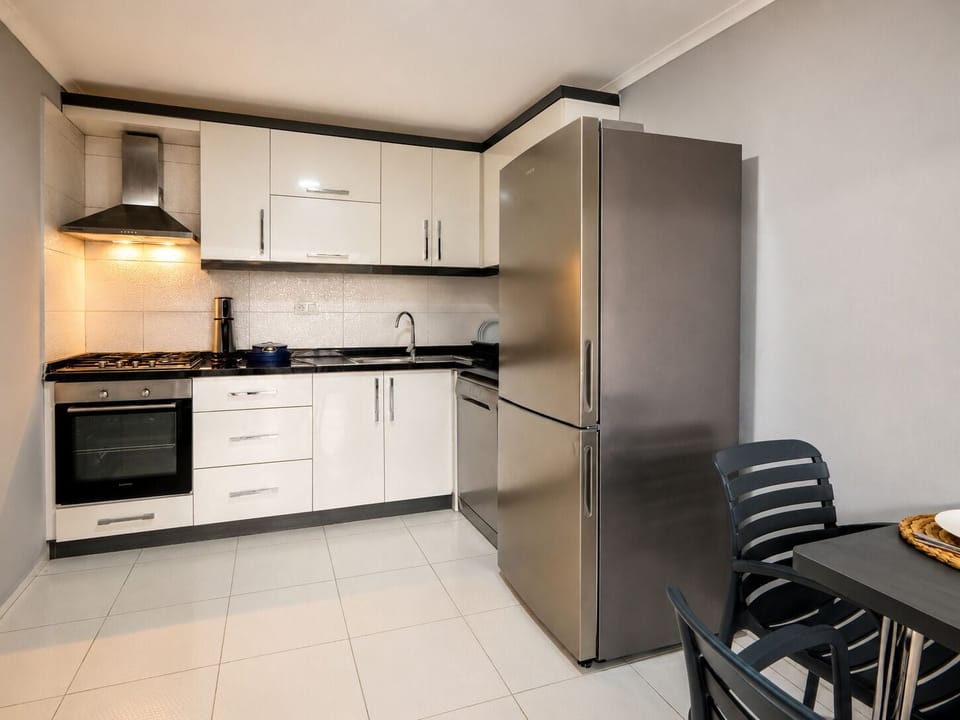 Luxury Condo, 1 Queen Bed with Sofa bed, Kitchen, Sea View | Blackout drapes, soundproofing, iron/ironing board, free WiFi