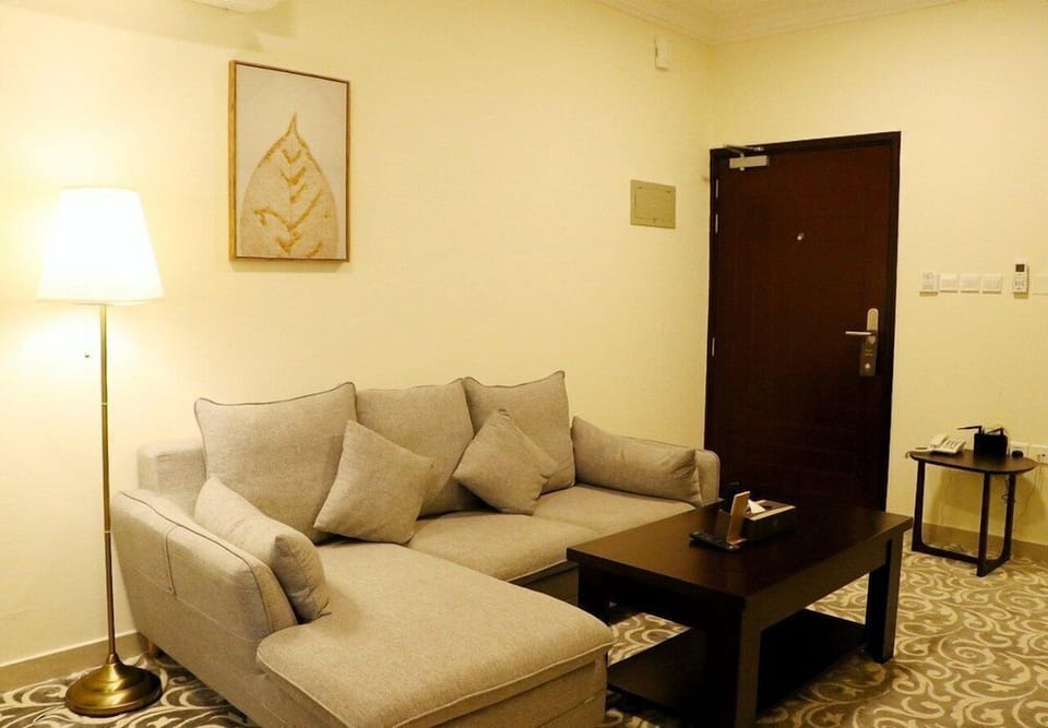 Deluxe Suite, City View | Reception