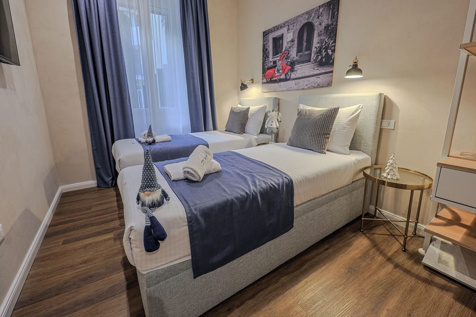 Luxury Suite | Desk, laptop workspace, soundproofing, free WiFi