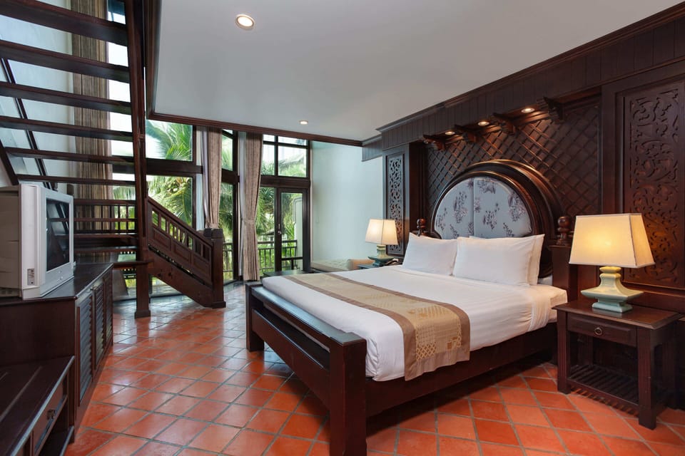 Family Duplex Room | In-room safe, blackout drapes, WiFi (free), bed sheets