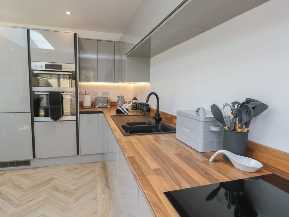 Cottage | Private kitchen | Cookware/dishes/utensils