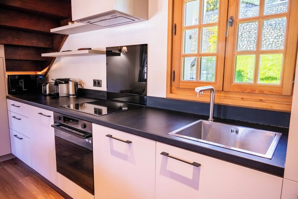 Chalet | Private kitchen | Fridge, microwave, oven, stovetop