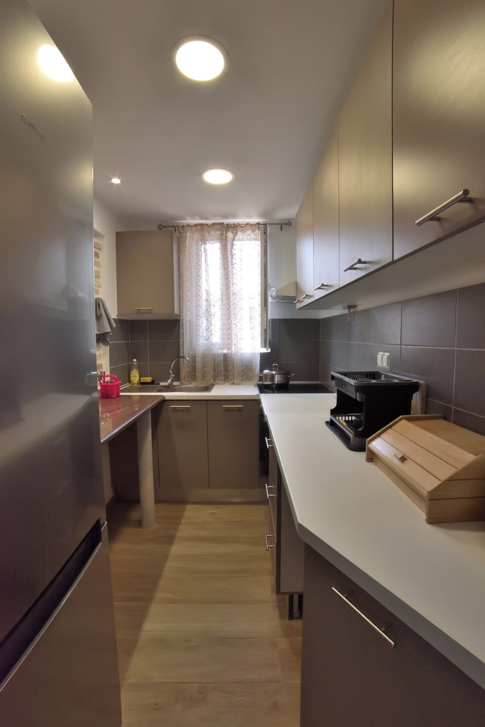 Basic Apartment | Bathroom