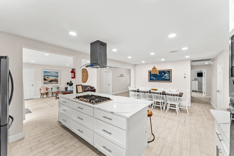 House (3 Bedrooms) | Private kitchen | Fridge, microwave, oven, stovetop