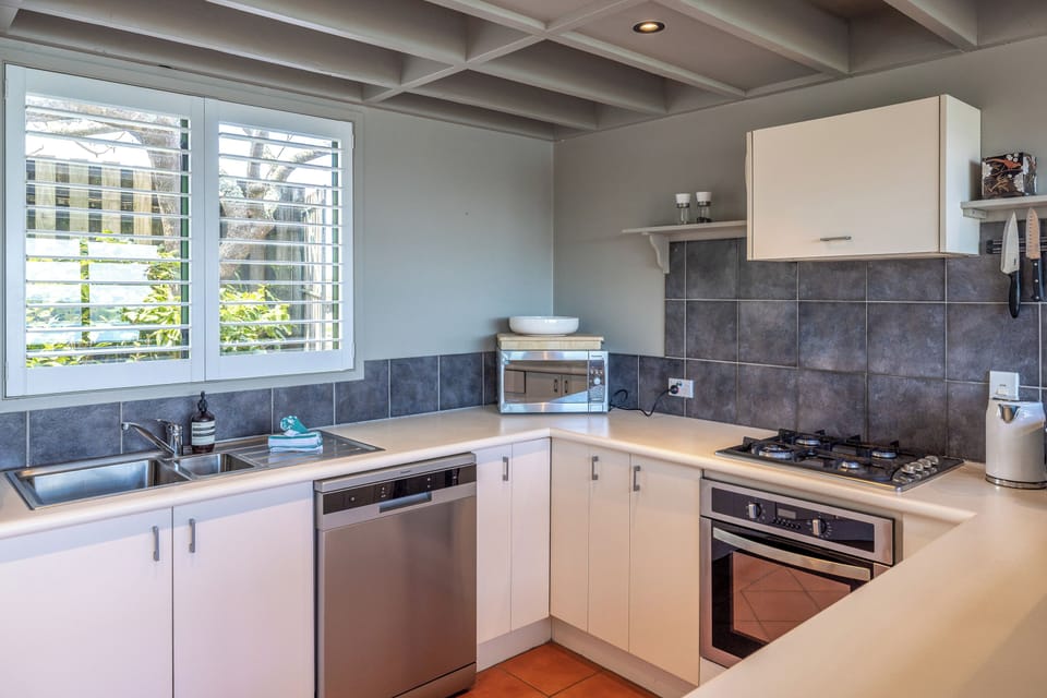 Comfort House, Ocean View | Private kitchen | Electric kettle, toaster, eco-friendly cleaning products, freezer