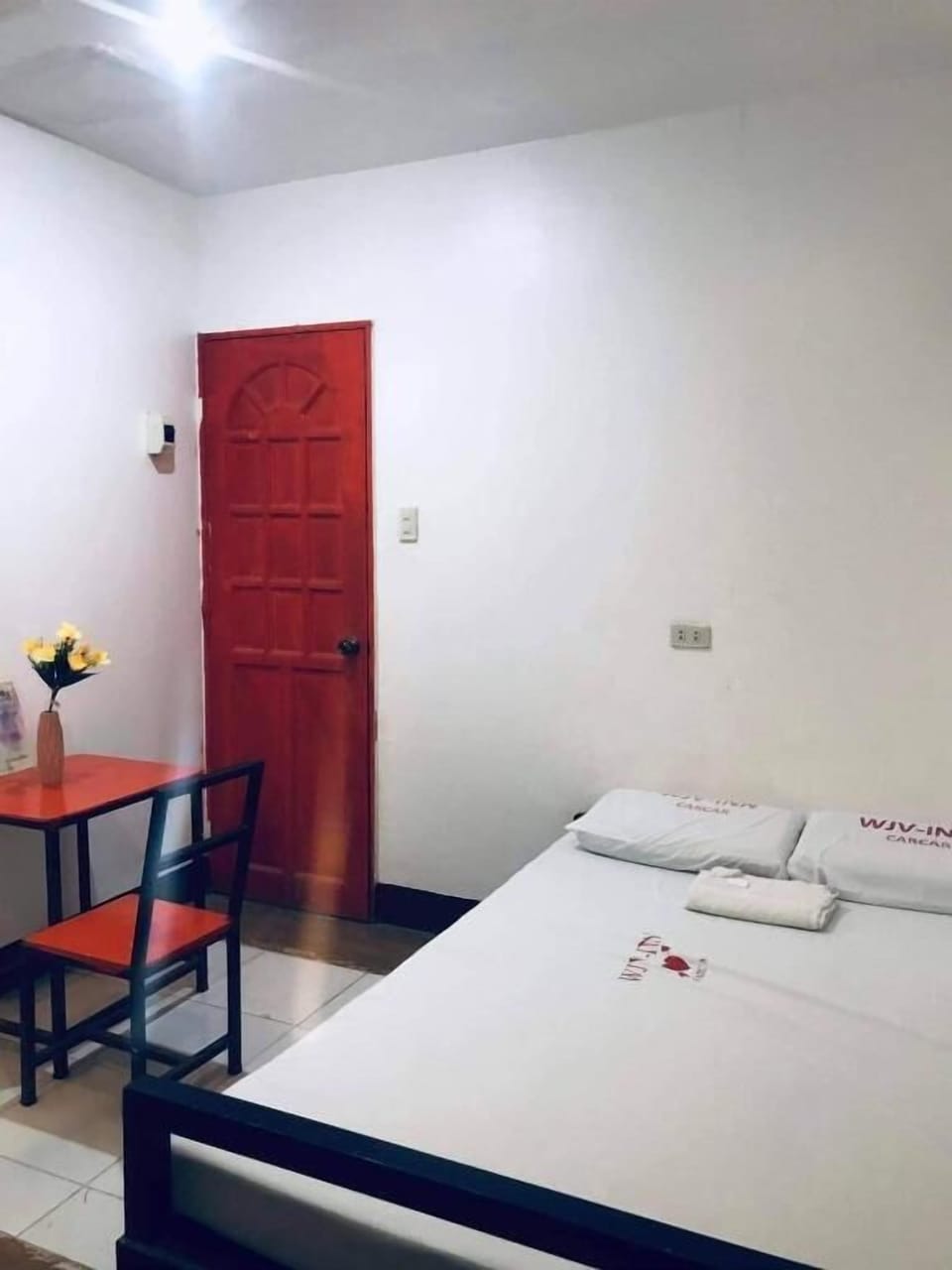 Standard Double Room | Desk