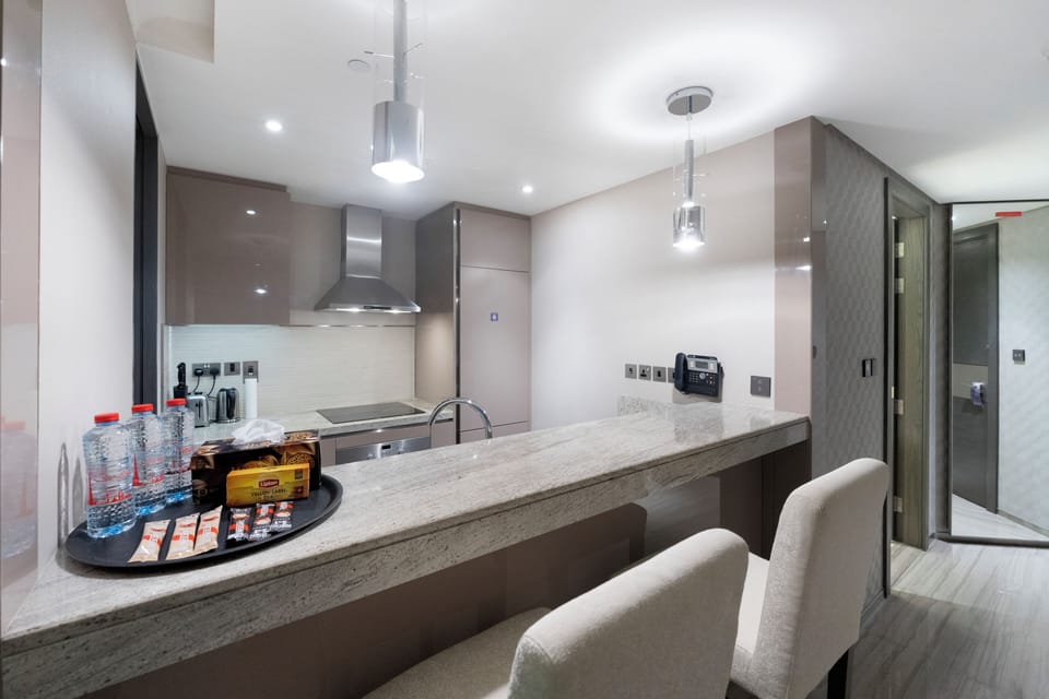 Luxury Studio, City View | Private kitchen