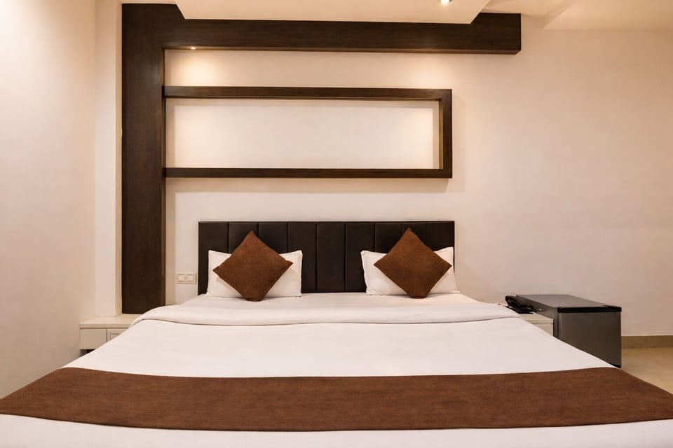 Deluxe Room | Desk, free WiFi