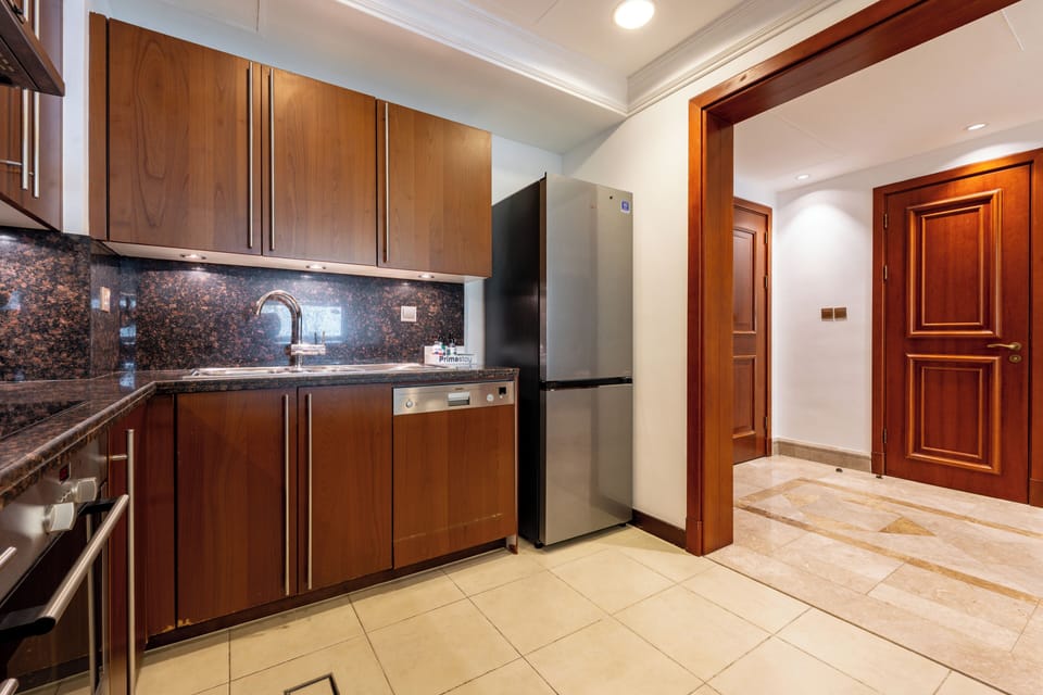 Deluxe Apartment, Balcony, Sea View | Private kitchen | Espresso maker, electric kettle