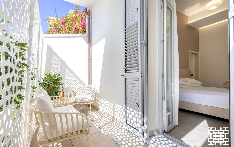 Double Room, Patio | Premium bedding, down comforters, minibar, in-room safe