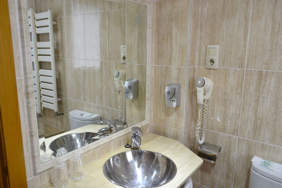 Economy Double Room | Bathroom | Free toiletries, hair dryer, towels