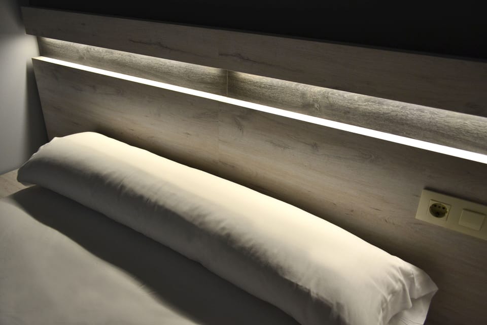 Single Room | In-room safe, desk, blackout drapes, soundproofing