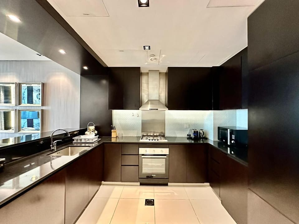 Deluxe Apartment, City View | Private kitchen