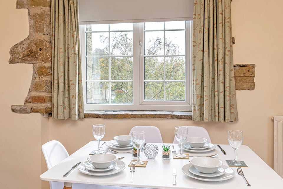 Classic Apartment, 3 Bedrooms, Non Smoking | Living area | Flat-screen TV