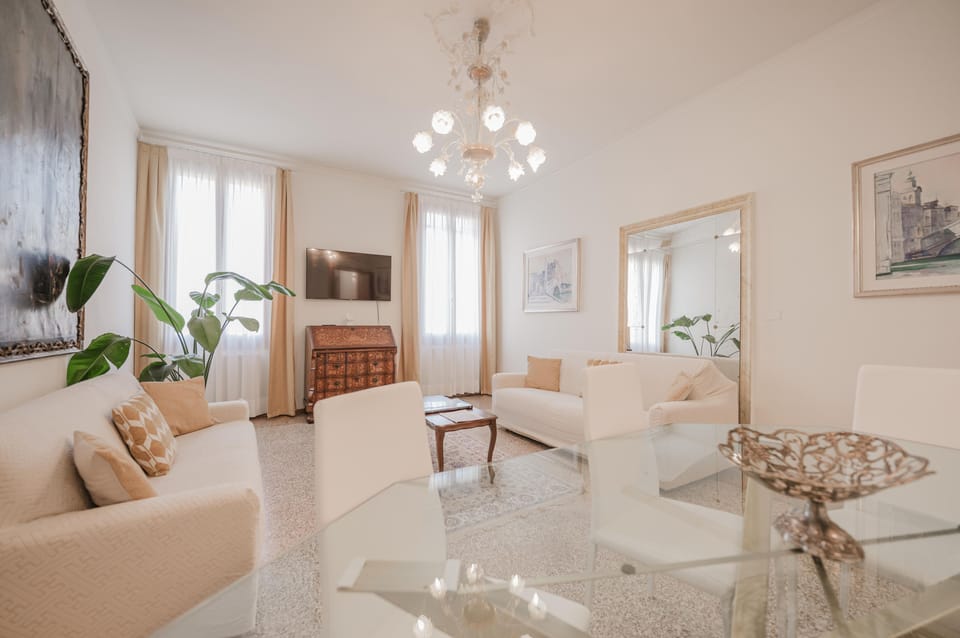 Comfort Condo, City View | Living area | Flat-screen TV