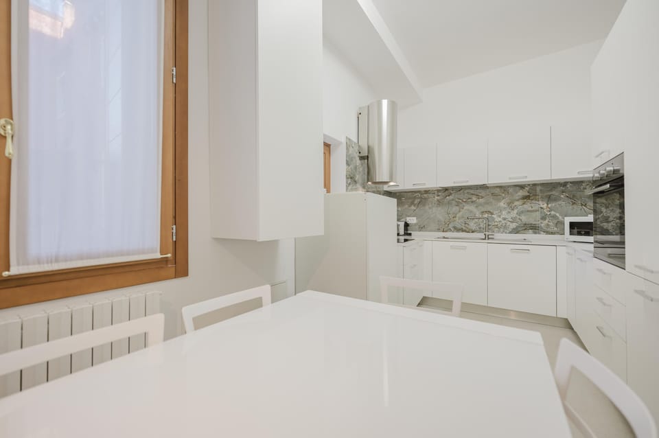 Comfort Condo, City View | Private kitchen | Fridge, microwave, oven, stovetop