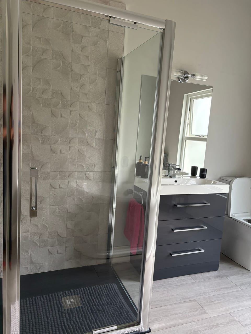 Luxury - Private Bathroom | Bathroom | Free toiletries, hair dryer, towels, soap