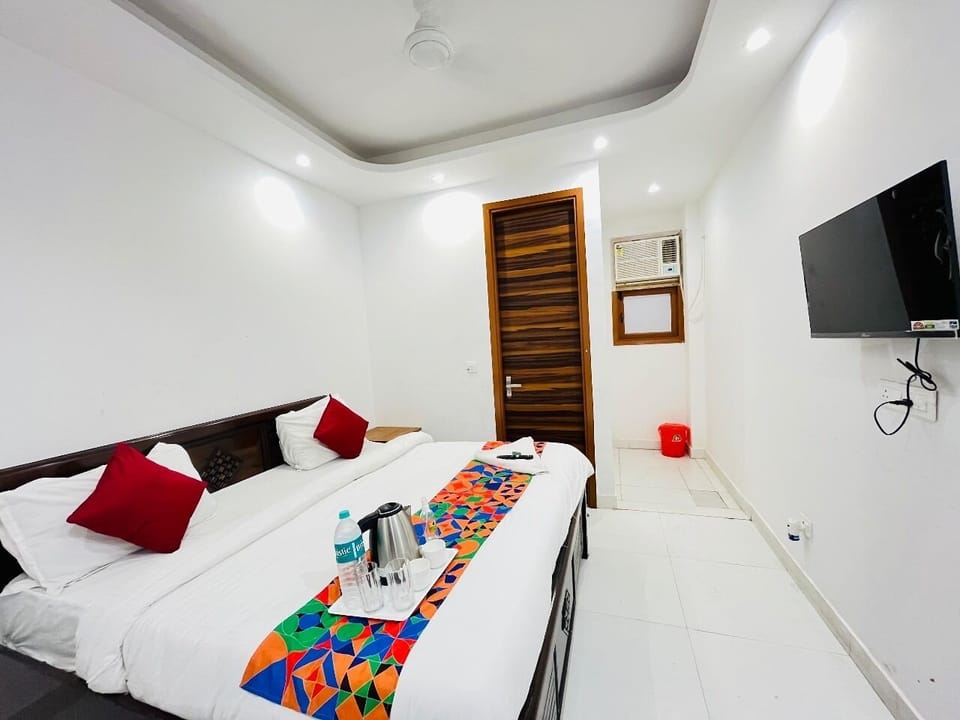 Desk, free WiFi, bed sheets