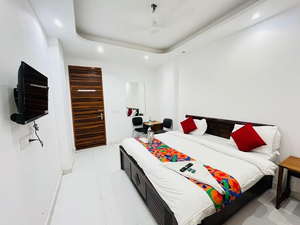 Double Room | Desk, free WiFi, bed sheets