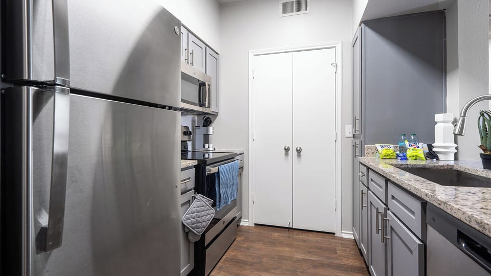Apartment (2 Bedrooms) | Private kitchen | Fridge, coffee/tea maker
