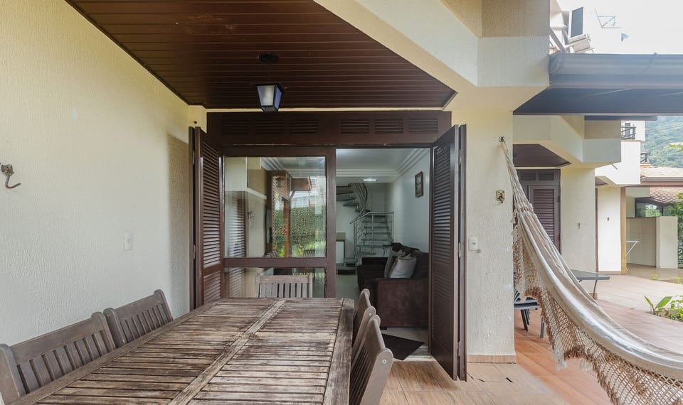 Basic Villa | Outdoor dining