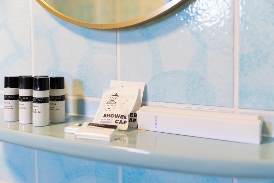 Single Room, Patio, Garden View | Bathroom | Free toiletries, towels, soap, shampoo