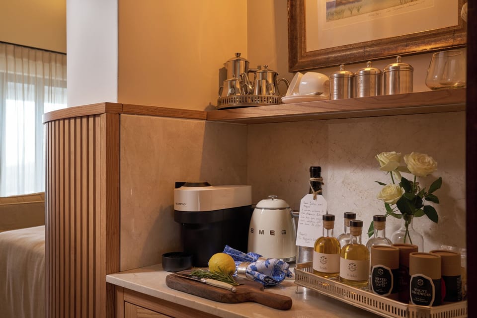 Luxury suite | Free minibar, desk, laptop workspace, free WiFi