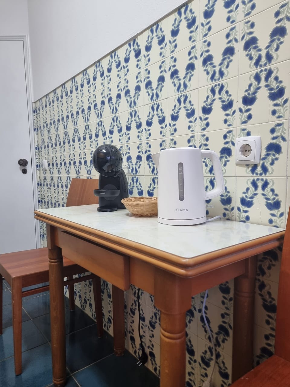 Family Apartment | Private kitchen | Electric kettle