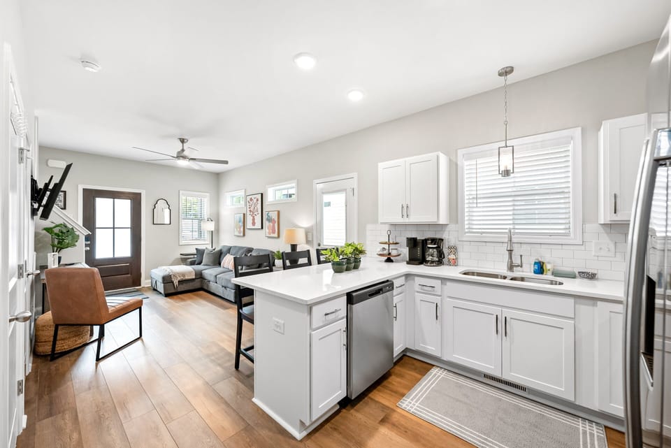 House, Multiple Beds, Patio, Garden View (1012 Franklin Street) | Living room