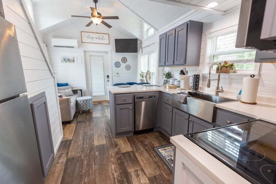 House, Multiple Beds, Patio (109 PGL) | Private kitchen