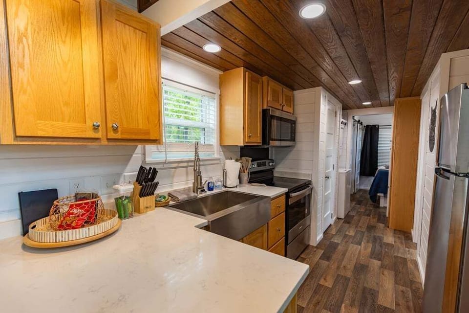 House, 2 Queen Beds, Balcony, Garden View (130 PGL) | Private kitchen