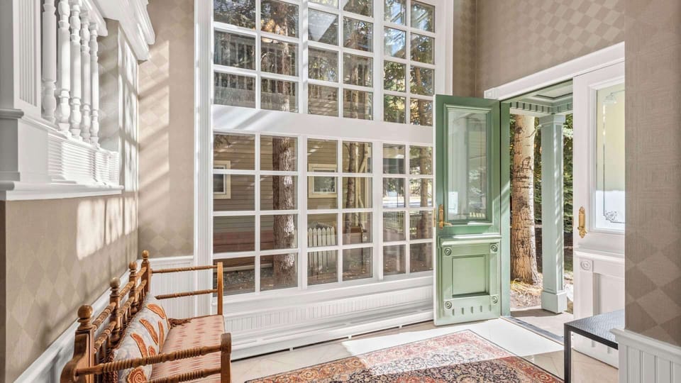 House, Balcony, Mountain View | Living area | Flat-screen TV, fireplace