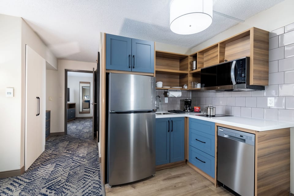 Suite, 1 Bedroom, Corner | Private kitchen