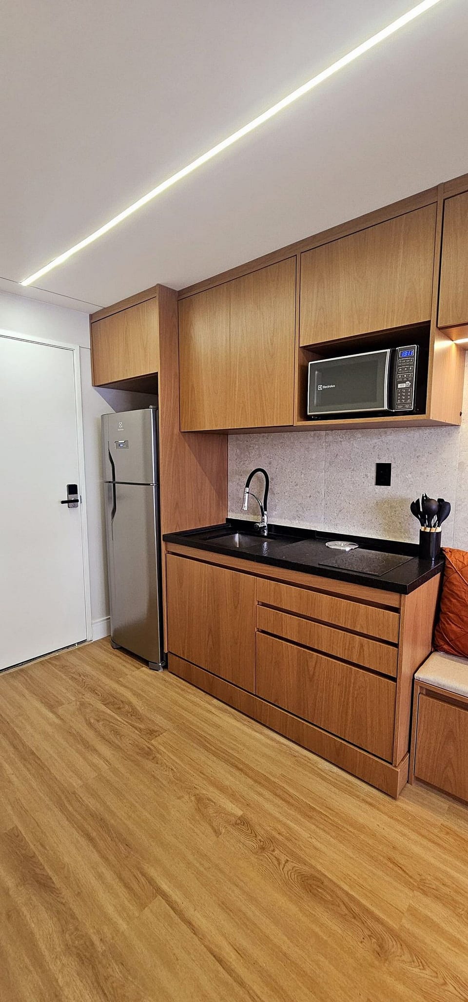 Comfort Studio | Private kitchen | Full-size fridge, microwave, stovetop, cookware/dishes/utensils