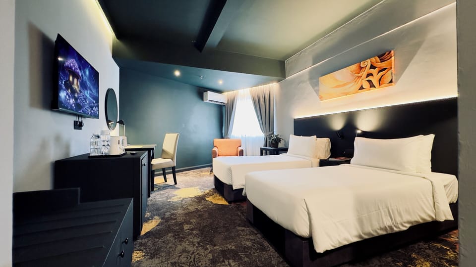 Premium bedding, in-room safe, desk, blackout drapes