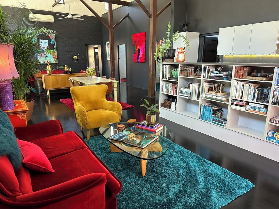 Palm Springs retreat Hunter Valley Hotel in Cessnock