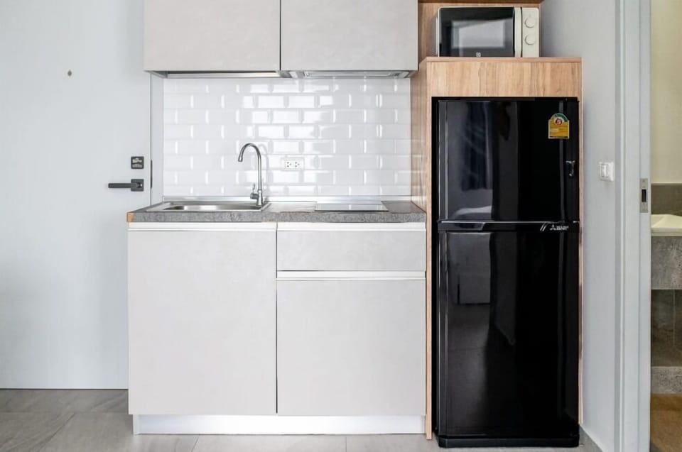 Apartment, Balcony, Hill View | Private kitchenette | Full-size fridge, microwave, stovetop, cookware/dishes/utensils