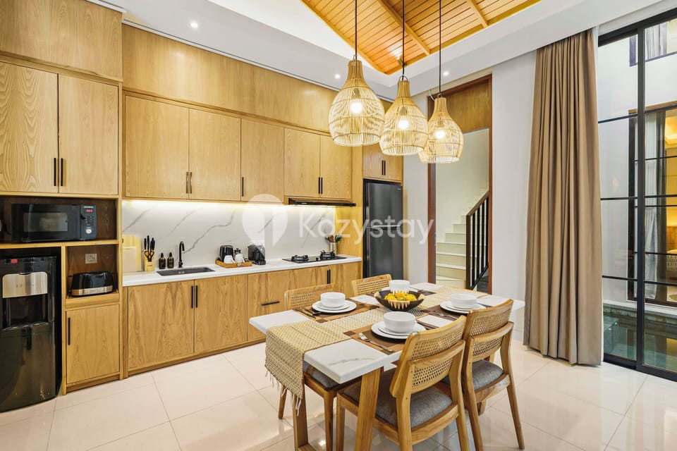 Villa, 2 Bedrooms, Resort View | Dining room