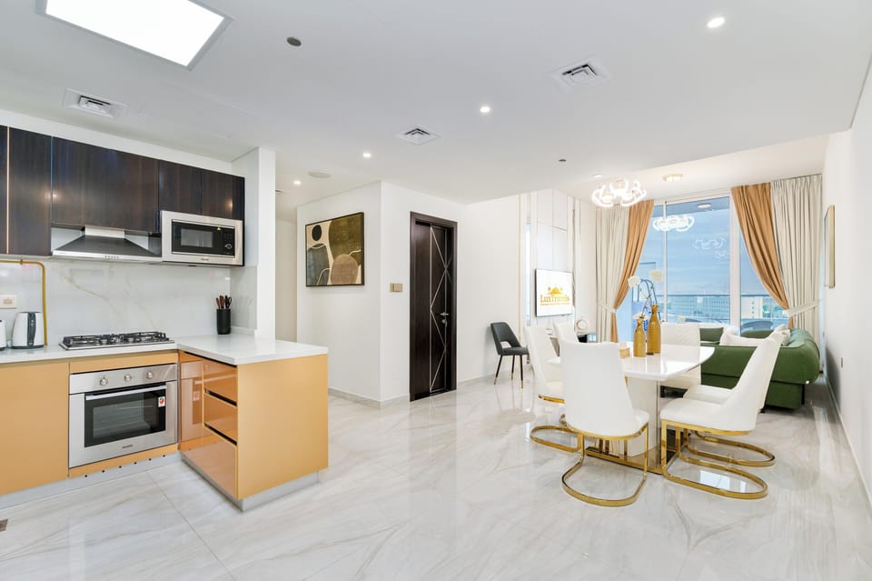 Signature Apartment, City View | In-room dining
