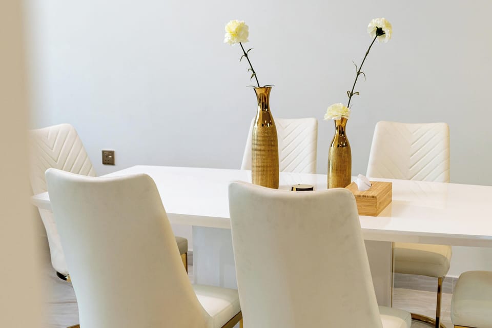 Signature Apartment, City View | In-room dining