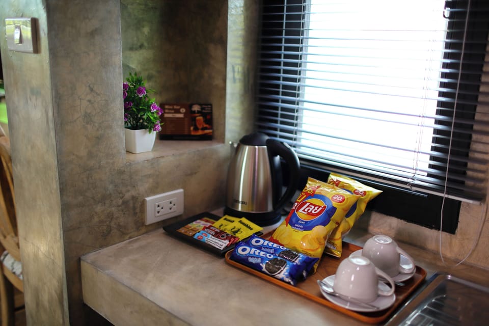 Deluxe Double or Twin Room | In-room safe, desk, laptop workspace, blackout drapes