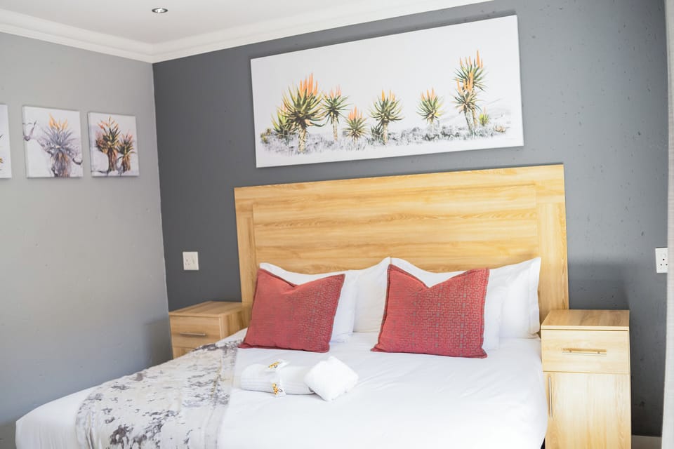 Standard Double or Twin Room | Desk, laptop workspace, iron/ironing board, WiFi (free)