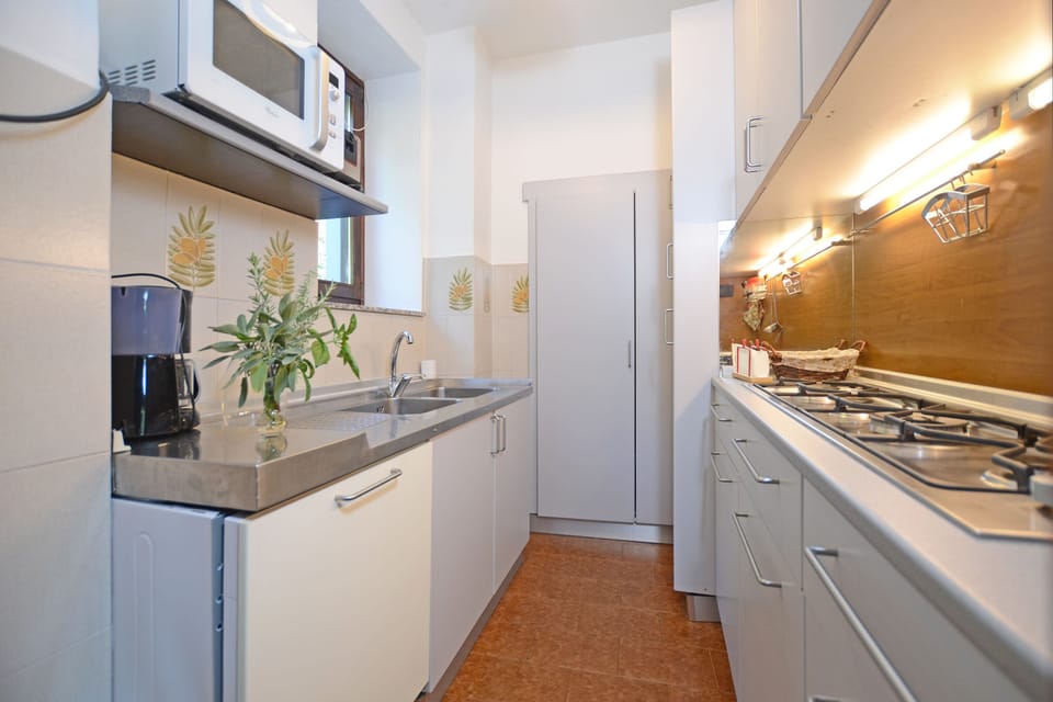 Standard House, 3 Bedrooms, 2 Bathrooms (Casa Letizia) | Private kitchenette
