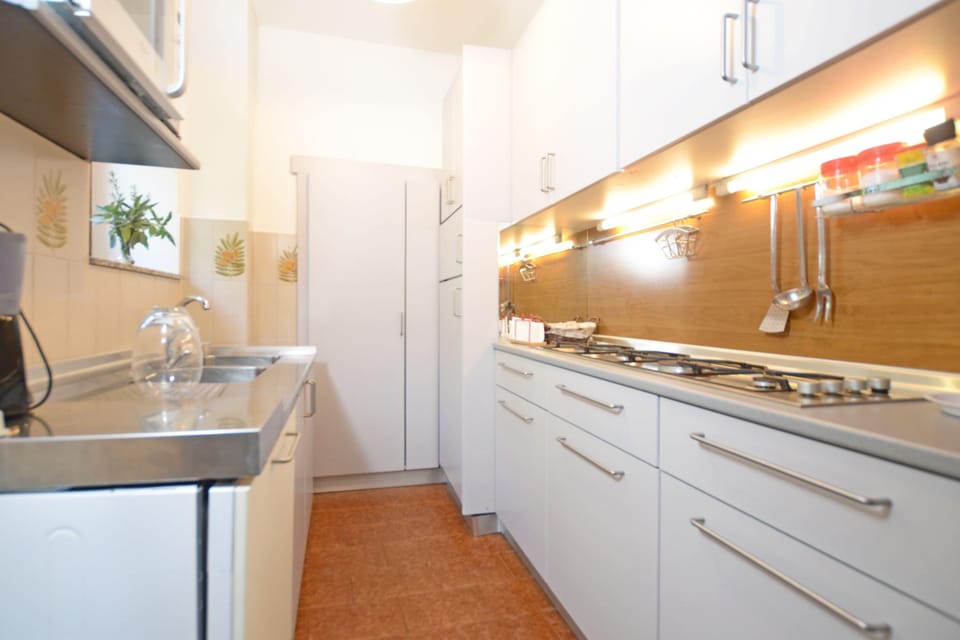 Standard House, 3 Bedrooms, 2 Bathrooms (Casa Letizia) | Private kitchenette