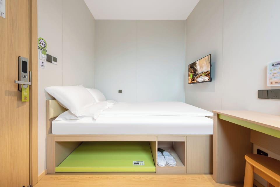 Economy Double Room Single Use | Desk, laptop workspace, WiFi (free)