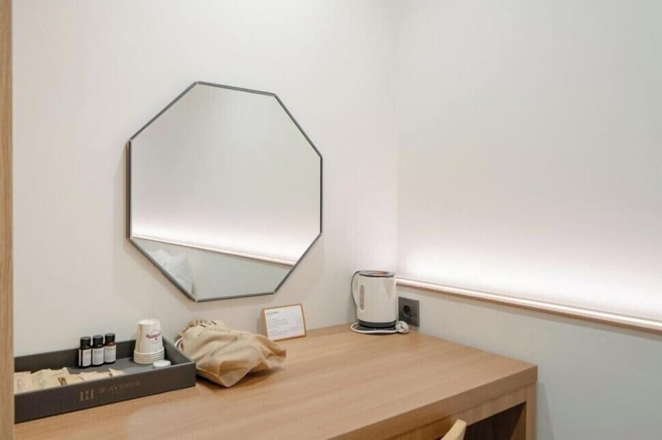 Suite Twin Room | Desk, free WiFi, bed sheets
